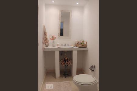 Apartamento para alugar com 350m², 4 quartos e 2 vagas Apartamento para alugar com 350m², 4 quartos e 2 vagasLavabo