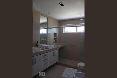 Apartamento para alugar com 350m², 4 quartos e 2 vagas Apartamento para alugar com 350m², 4 quartos e 2 vagasBanheiro da Suite Cobertura