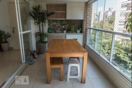 Apartamento à venda com 110m², 3 quartos e 2 vagasVaranda