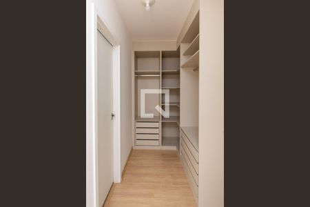 Apartamento para alugar com 68m², 2 quartos e 1 vaga Apartamento para alugar com 68m², 2 quartos e 1 vagaCloset da suíte