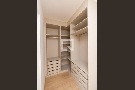 Closet da suíte de apartamento para alugar com 2 quartos, 68m² em Jardim Flor da Montanha, Guarulhos