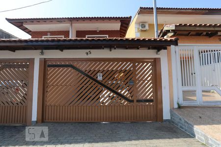 Casa à venda com 128m², 3 quartos e 4 vagasFachada
