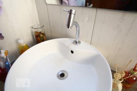 Casa à venda com 128m², 3 quartos e 4 vagasBanheiro da Suíte 3 - torneira