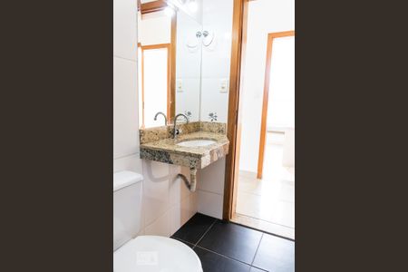 Banheiro Social de apartamento para alugar com 3 quartos, 65m² em Floramar, Belo Horizonte