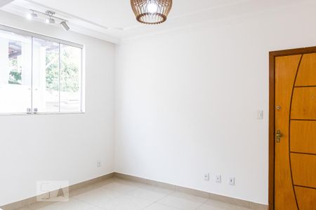 Sala de apartamento para alugar com 3 quartos, 65m² em Floramar, Belo Horizonte