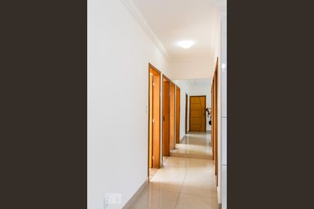 Corredor de apartamento para alugar com 3 quartos, 65m² em Floramar, Belo Horizonte