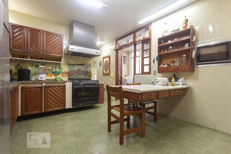 Apartamento à venda com 225m², 3 quartos e 2 vagasCozinha