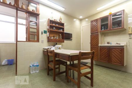 Apartamento à venda com 225m², 3 quartos e 2 vagasCozinha