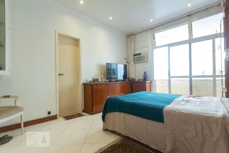 Apartamento à venda com 225m², 3 quartos e 2 vagasSuíte