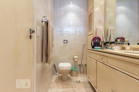 Apartamento à venda com 225m², 3 quartos e 2 vagasBanheiro da Suíte