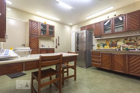 Apartamento à venda com 225m², 3 quartos e 2 vagasCozinha