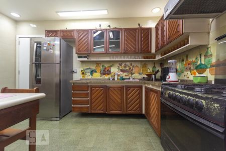 Apartamento à venda com 225m², 3 quartos e 2 vagasCozinha