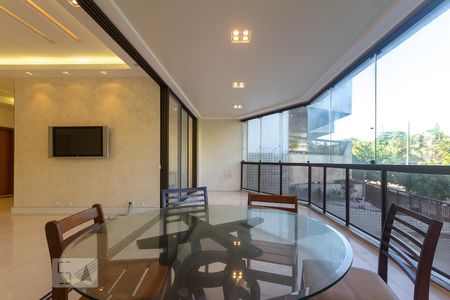 Apartamento à venda com 225m², 3 quartos e 2 vagasVaranda