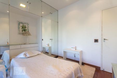 Apartamento à venda com 225m², 3 quartos e 2 vagasQuarto