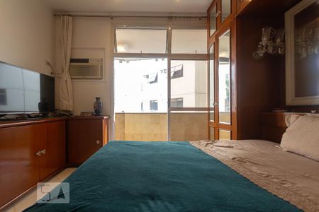 Apartamento à venda com 225m², 3 quartos e 2 vagasSuíte