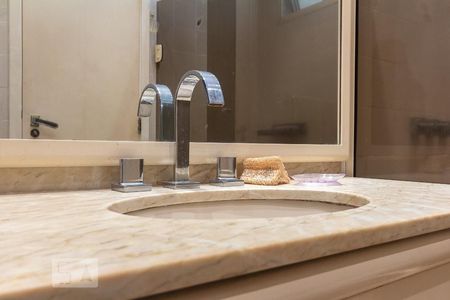 Apartamento à venda com 225m², 3 quartos e 2 vagasBanheiro da Suíte