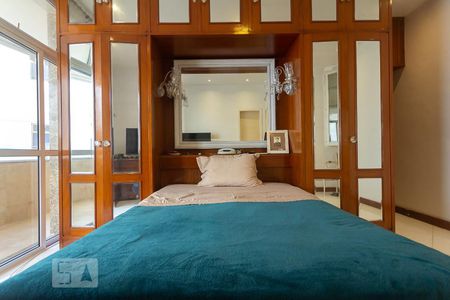 Apartamento à venda com 225m², 3 quartos e 2 vagasSuíte