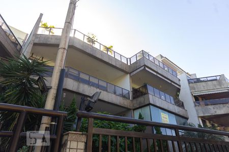 Apartamento à venda com 225m², 3 quartos e 2 vagasFachada