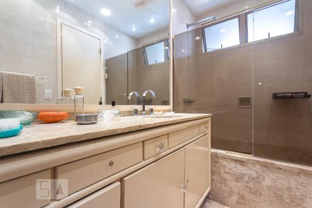 Apartamento à venda com 225m², 3 quartos e 2 vagasBanheiro da Suíte