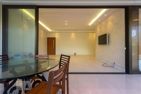 Apartamento à venda com 225m², 3 quartos e 2 vagasVaranda