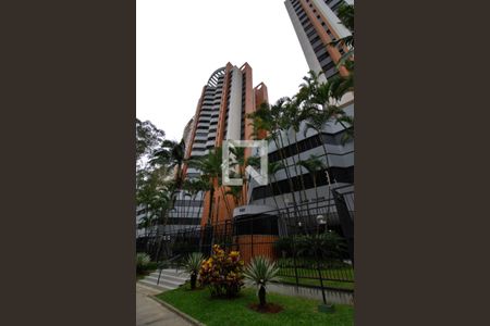 Apartamento à venda com 68m², 2 quartos e 2 vagas Apartamento à venda com 68m², 2 quartos e 2 vagasFachada e portaria