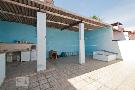 Quintal de casa à venda com 4 quartos, 300m² em Parque Císper, São Paulo