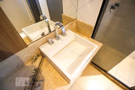 Apartamento para alugar com 160m², 4 quartos e 2 vagas Apartamento para alugar com 160m², 4 quartos e 2 vagasPia - Banheiro da Suíte