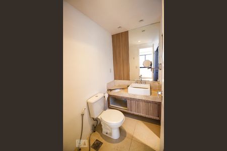 Apartamento para alugar com 160m², 4 quartos e 2 vagas Apartamento para alugar com 160m², 4 quartos e 2 vagasBanheiro da Suíte