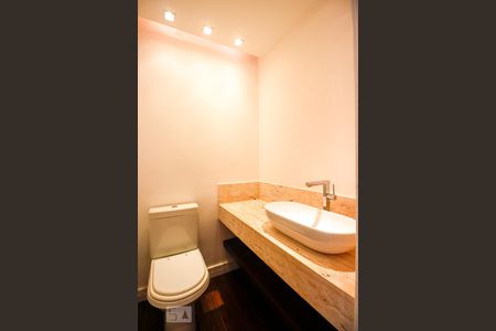 Apartamento para alugar com 160m², 4 quartos e 2 vagas Apartamento para alugar com 160m², 4 quartos e 2 vagasBanheiro 2