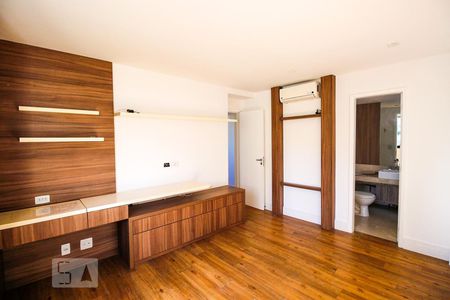 Apartamento para alugar com 160m², 4 quartos e 2 vagas Apartamento para alugar com 160m², 4 quartos e 2 vagasSuíte