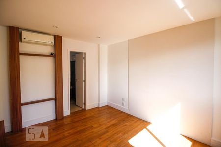 Apartamento para alugar com 160m², 4 quartos e 2 vagas Apartamento para alugar com 160m², 4 quartos e 2 vagasSuíte