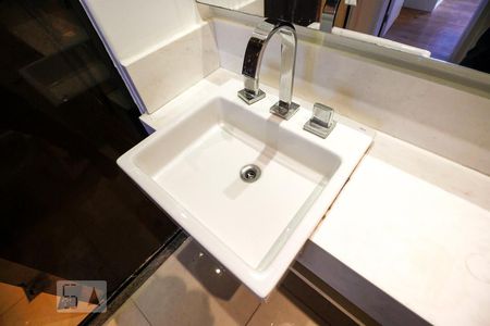 Apartamento para alugar com 160m², 4 quartos e 2 vagas Apartamento para alugar com 160m², 4 quartos e 2 vagasPia - Banheiro