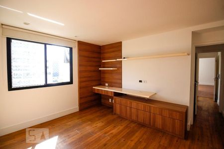 Apartamento para alugar com 160m², 4 quartos e 2 vagas Apartamento para alugar com 160m², 4 quartos e 2 vagasSuíte