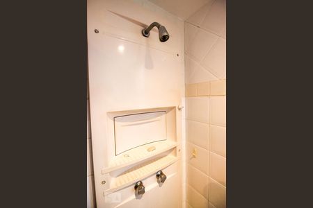 Apartamento para alugar com 160m², 4 quartos e 2 vagas Apartamento para alugar com 160m², 4 quartos e 2 vagasChuveiro - Banheiro da Suíte