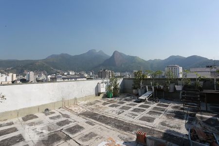 Apartamento à venda com 98m², 2 quartos e 2 vagasTerraço