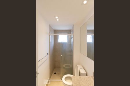 Banheiro de kitnet/studio para alugar com 1 quarto, 34m² em Pinheiros, São Paulo