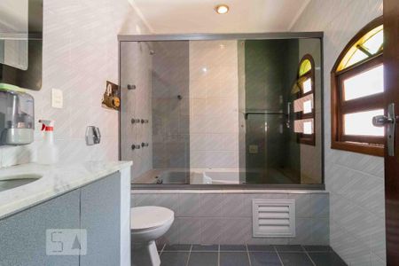 Casa à venda com 160m², 3 quartos e 2 vagasBanheiro da Suíte