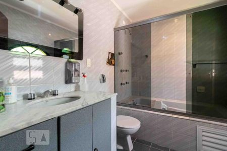 Casa à venda com 160m², 3 quartos e 2 vagasBanheiro da Suíte