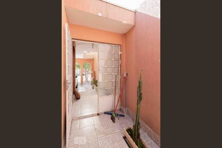 Casa à venda com 160m², 3 quartos e 2 vagasÁrea Externa - Entrada