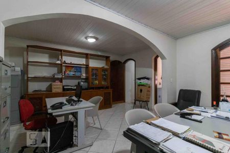 Casa à venda com 160m², 3 quartos e 2 vagasSuíte