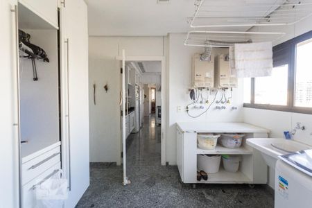 Apartamento à venda com 422m², 4 quartos e 4 vagas Apartamento à venda com 422m², 4 quartos e 4 vagasLavanderia