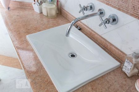 Apartamento à venda com 422m², 4 quartos e 4 vagas Apartamento à venda com 422m², 4 quartos e 4 vagasBanheiro da Suíte 2