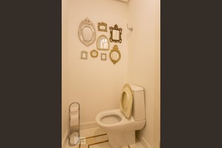 Apartamento à venda com 422m², 4 quartos e 4 vagas Apartamento à venda com 422m², 4 quartos e 4 vagasBanheiro