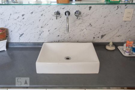 Apartamento à venda com 422m², 4 quartos e 4 vagas Apartamento à venda com 422m², 4 quartos e 4 vagasBanheiro da Suíte 1