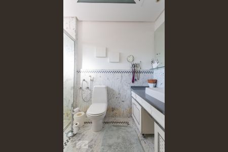 Apartamento à venda com 422m², 4 quartos e 4 vagas Apartamento à venda com 422m², 4 quartos e 4 vagasBanheiro da Suíte 1