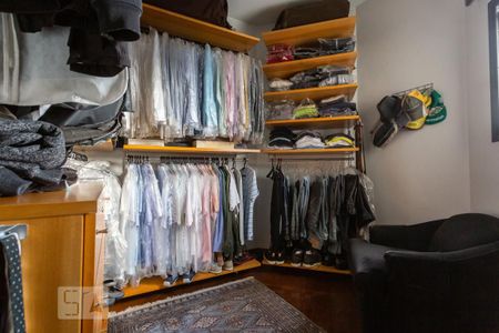 Apartamento à venda com 422m², 4 quartos e 4 vagas Apartamento à venda com 422m², 4 quartos e 4 vagasCloset da Suíte 3