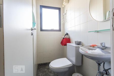 Apartamento à venda com 422m², 4 quartos e 4 vagas Apartamento à venda com 422m², 4 quartos e 4 vagasBanheiro de Serviço