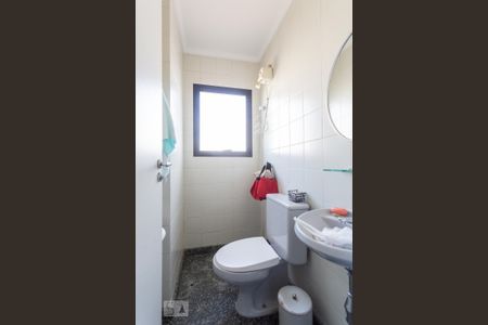 Apartamento à venda com 422m², 4 quartos e 4 vagas Apartamento à venda com 422m², 4 quartos e 4 vagasBanheiro de Serviço