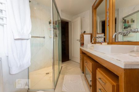 Apartamento à venda com 422m², 4 quartos e 4 vagas Apartamento à venda com 422m², 4 quartos e 4 vagasBanheiro da Suíte 3