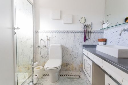 Apartamento à venda com 422m², 4 quartos e 4 vagas Apartamento à venda com 422m², 4 quartos e 4 vagasBanheiro da Suíte 1